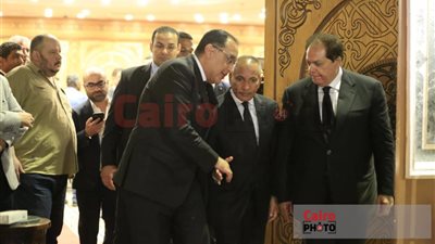 رئيس الوزراء يؤدي واجب العزاء بعد رحيل رجل الأعمال أحمد أبو العينين 