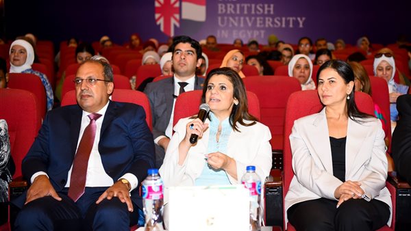 وزيرة الهجرة السفيرة