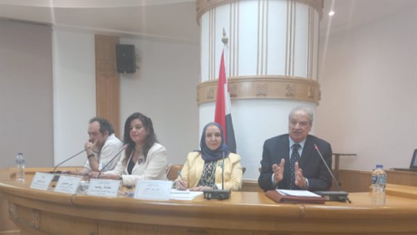 جانب من الندوة 