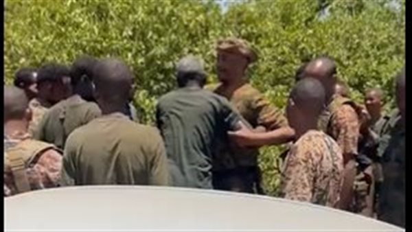 البرهان في جولة وسط