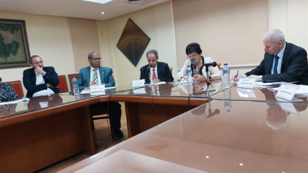 جانب من الندوة