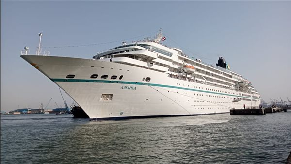 السفينة السياحية