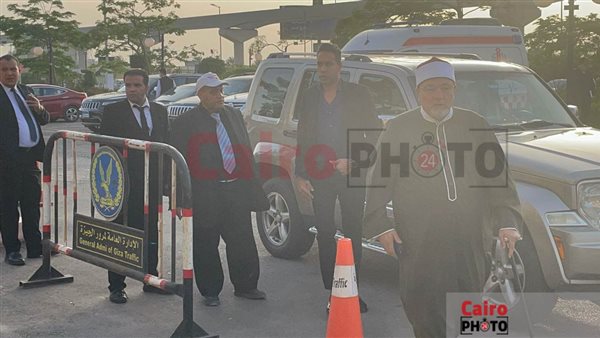 خالد الجندي يصل عزاء