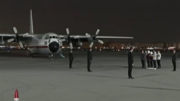 وصول طائرة عسكرية