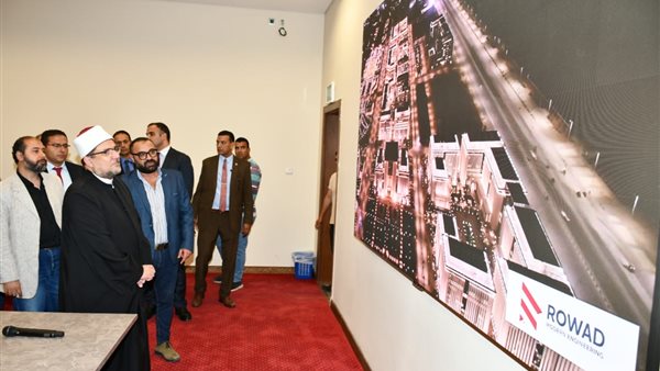 وزير الأوقاف يتابع