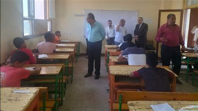 تحريز هواتف 8 طلاب حاولوا تصوير أسئلة امتحانات الدراسات للشهادة الإعدادية بسوهاج