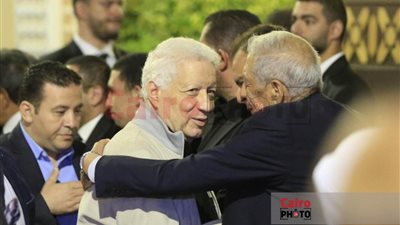 مرتضى منصور وعلي عبد العال والمحامي محمد حمودة يشاركون في عزاء أحمد أبو العينين