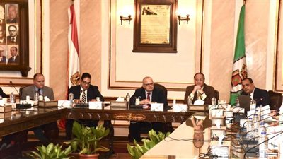 الخشت يوجه بالتوسع في تقديم خدمات مركز اللغات.. واستحداث دورات جديدة تؤهل لسوق العمل