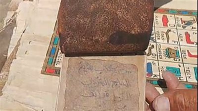 مخطوطات بردية وكتاب سحر.. إقبال المواطنين على شراء المقتنيات التاريخية بسوق الجمعة | بث مباشر 