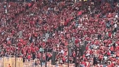 هتافات وتشجيع حماسي من جماهير الأهلي قبل مباراة الترجي بدوري أبطال إفريقيا | بث مباشر