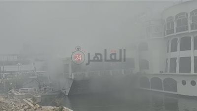 حريق بمركب نيلي شهير في الزمالك.. والحماية المدنية تحاول السيطرة عليه