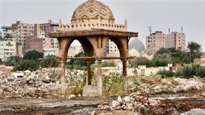 بعد هدم المنطقة المحيطة.. قبر رقية دودو يقف وحيدًا في عين الصيرة| صور