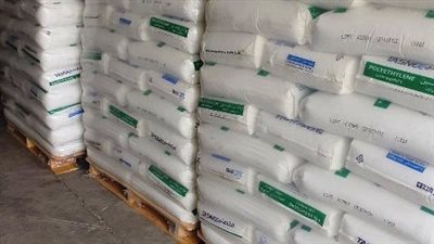 ضبط 1500 كيلو حبيبات بلاستيك مجهولة المصدر بأحد مصانع العاشر من رمضان