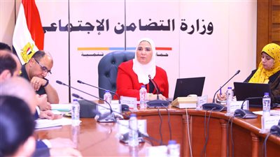 وزيرة التضامن تترأس الاجتماع الأول للجنة تنظيم توزيع السلع الغذائية للأسر الأولى بالرعاية