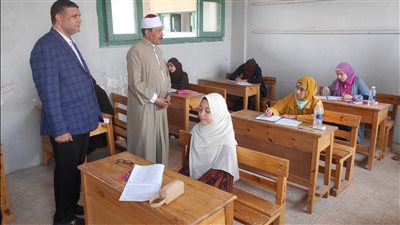 اليوم.. طلاب الشهادة الإعدادية الأزهرية بسوهاج يؤدون امتحان مادتي المطالعة والهندسة