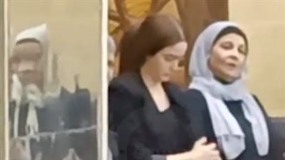 بكاء نور إيهاب في عزاء جدتها بمسجد الحامدية الشاذلية.. وأشرف زكي أول الحضور | بث مباشر