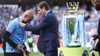 يصنع المجد.. جوارديولا على خُطى السير اليكس فيرجسون في الدوري الإنجليزي