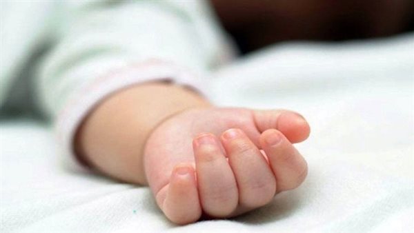 طفلة حديثة الولادة