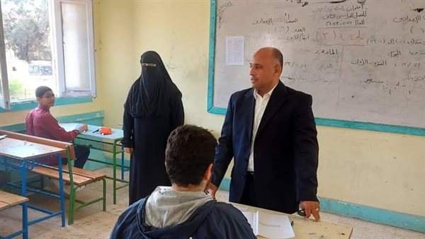 وكيل الوزارة اثناء