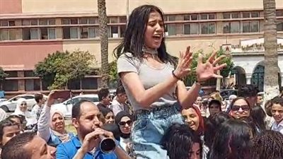 زغاريد ورقص ومزمار.. طلاب الشهادة الإعدادية ببورسعيد يحتفلون بانتهاء الامتحانات | بث مباشر