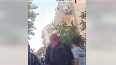 من أمام اللجان لـ قسم الشرطة.. تفاصيل خناقة أولياء أمور طلاب بالشهادة الإعدادية أمام مدرسة بالدقي | فيديو