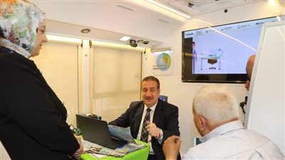 سيارة متنقلة لتقديم خدمات شركة المياه والصرف الصحي بالمنوفية