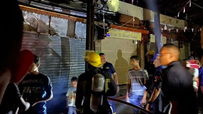 فرض كردون أمني.. إصابة شخص إثر اندلاع حريق بمحل ألعاب أطفال ومخزن للبويات