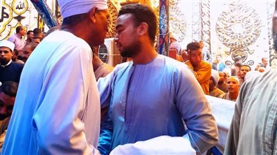 جلسة صلح بين عائلتين بأسوان بحضور 6 آلاف مواطن.. ومحافظ أسوان: نريد إرساء السلام الأمان