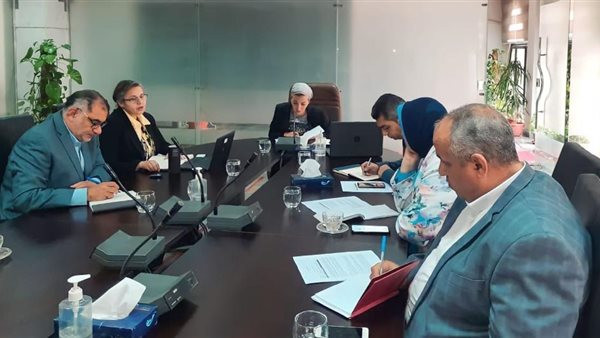 وزيرة البيئة مع بعثة