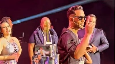 الجمهور الأمريكي يحتفل بـ محمد رمضان في حفله الأخير.. والفنان: أحلى عيد ميلاد وسط عيلتي