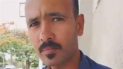 نفسي أشوفه بيمشي.. والد طفل مصاب بمرض نادر في المخ: بعت دهب مراتي عشان أعالجه| بث مباشر