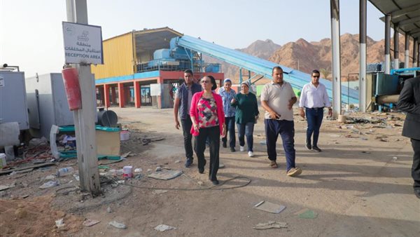  وزيرة البيئة تتفقد