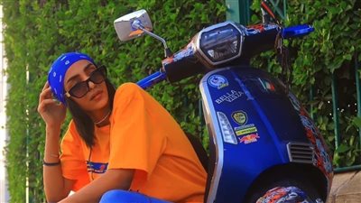 مريم أول معلمة قيادة سكوتر مجانا للبنات فقط: هينجزكم ويفرحكم 