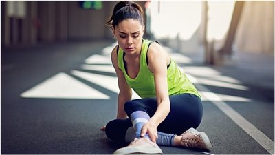 بالتزامن مع ارتفاع درجات الحرارة.. تعرف على أسباب الإصابة بالتشنجات الحرارية العضلية وطرق الوقاية