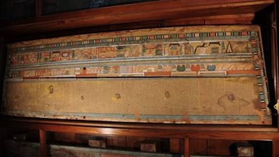 المتحف المصري بالتحرير يعلن عرض الجزء الخارجي لتابوت شخص يدعى سبي | صور