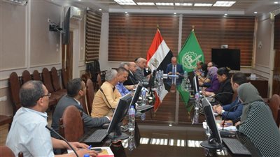 محافظ القليوبية يعقد اجتماعا مع عدد من أعضاء مجلس النواب لمتابعة تنفيذ المشروعات