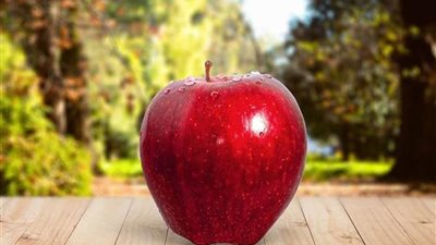 تناول تفاحة يوميًا يحمي من الإصابة بهشاشة العظام| دراسة