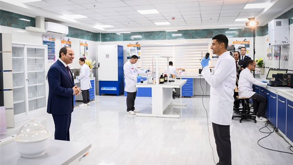 الرئيس السيسي بمجمع