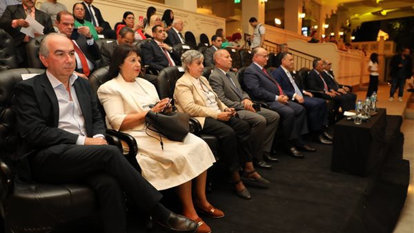 وزير الآثار ومحافظ