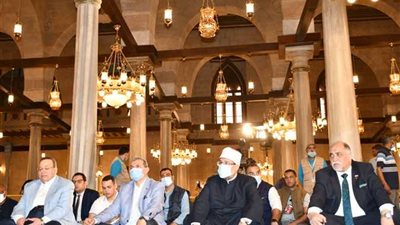 نقل شعائر الجمعة من الحسين.. ومساجد مصر تصدح بالصلاة على النبي| بث مباشر