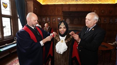 من هي لبنى أرشد أول مسلمة تتولى منصب عمدة مدينة أكسفورد ببريطانيا؟