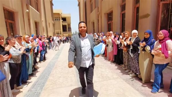 طلاب تربية حلوان