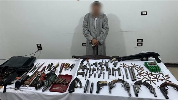 المتهم بحوزة المضبوطات