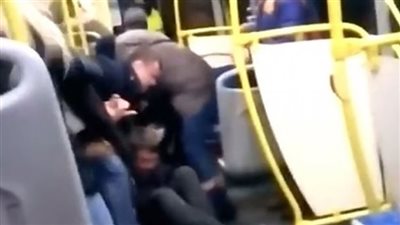 الحبس عامين لمتهمين تعديا على سيدة وابنتها في أتوبيس نقل عام