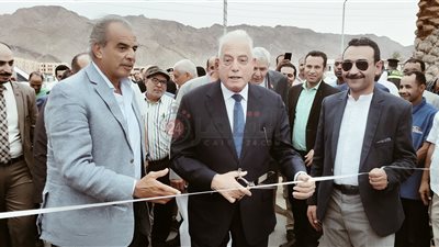 محافظ جنوب سيناء يفتتح السوق التجاري السياحي بمدينة نويبع | صور