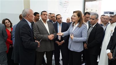 بتكلفة 50 مليون جنيه.. وزير التنمية المحلية يتفقد الورش الحرفية واليدوية بالمنطقة الصناعية بمدينة العريش