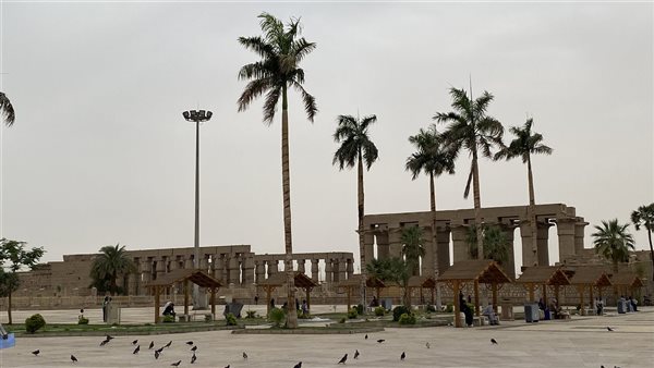 السحب تغطي سماء الأقصر