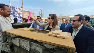 وزيرا التنمية المحلية والتخطيط يضعان حجر الأساس لمجمع خدمات مصر بمدينة العريش