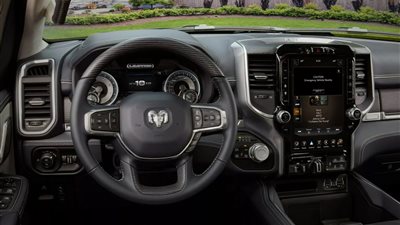 ستيلانتس تزود سياراتها بخاصية تنبيه السائقين إلى مركبات الطوارئ القريبة