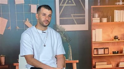 هنتجوز يعني هنتجوز.. رامز أمير يقيم حفل زفافه على طريقة محمد هنيدي بسبب سوء الطقس| فيديو